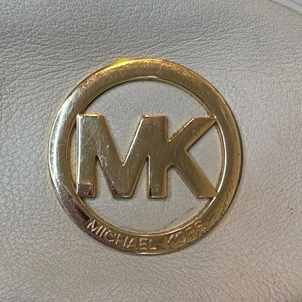 Michael Kors Bag Oval Pebbled Leather Cosmetic Case Pouch Clutch